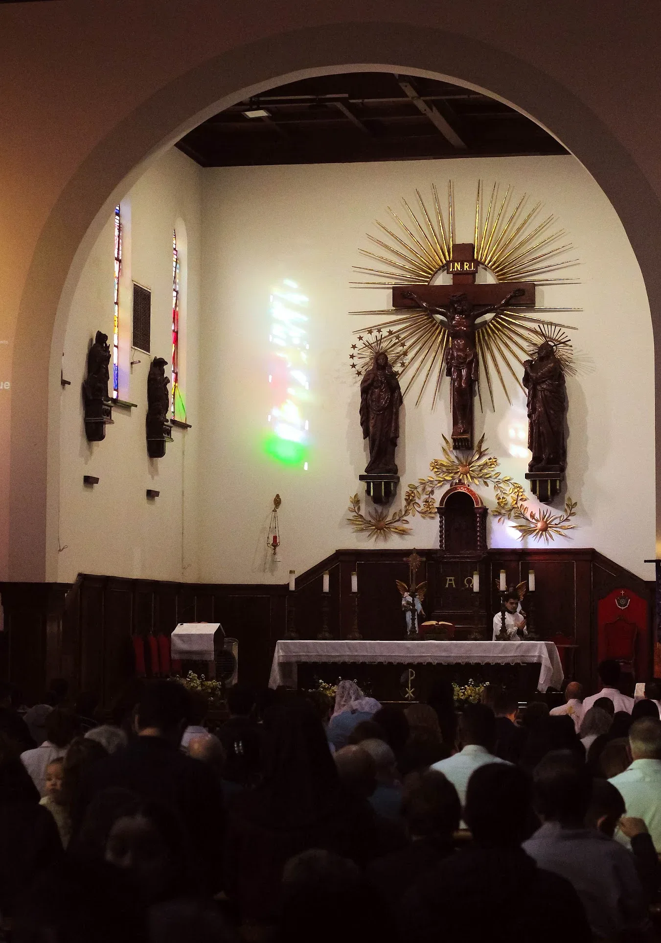 Altar e assembleia na celebração de Corpus Christi de 2026